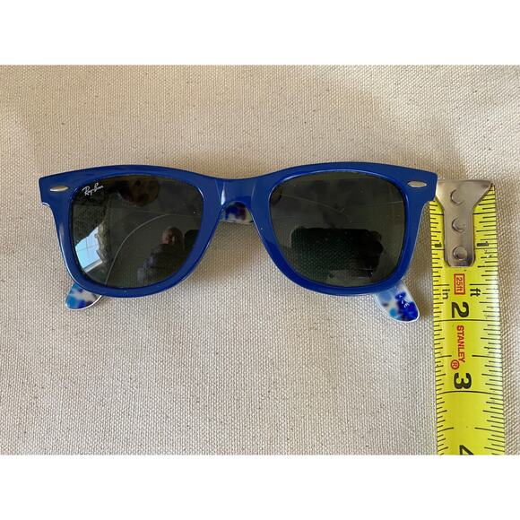 Ray-Ban Wayfarer sunglasses. Exterior frame color in blue interior floral Print - Picture 8 of 11